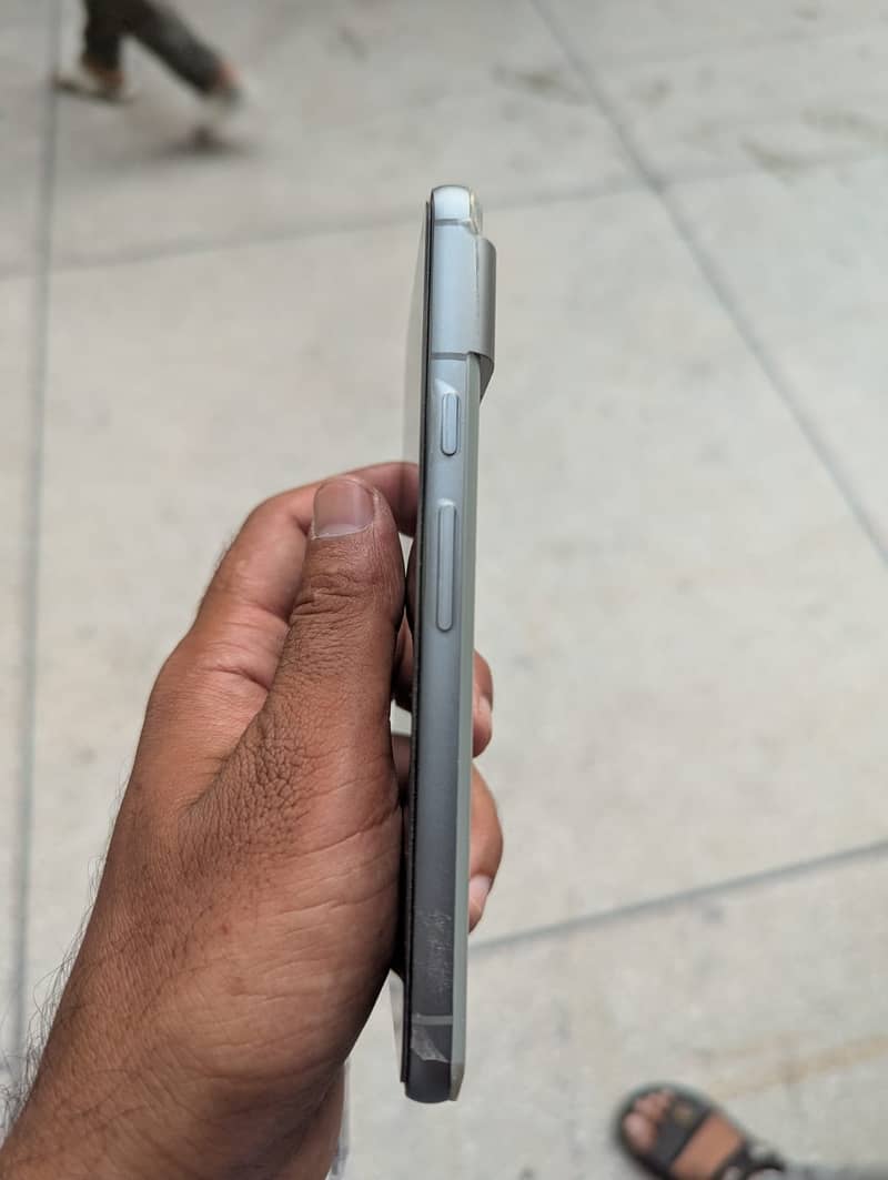 Google Pixel 8 2
