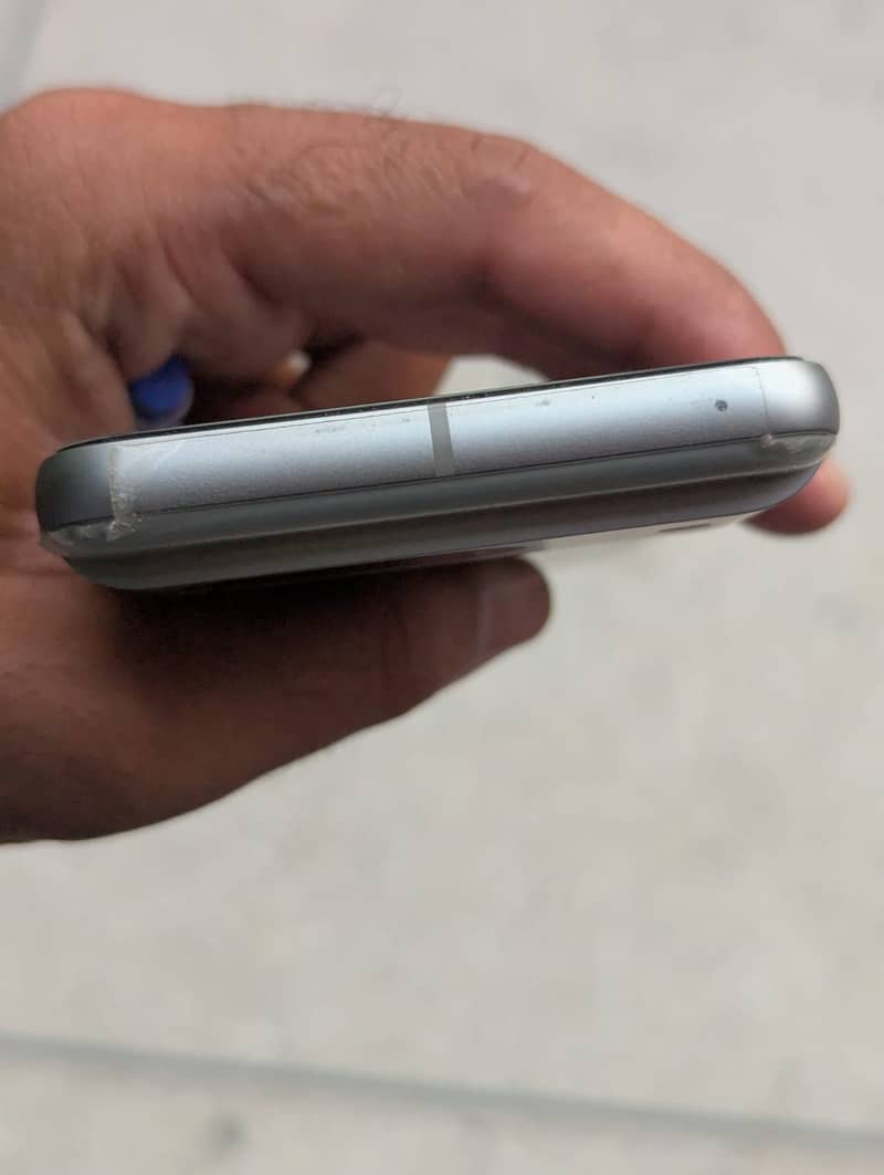 Google Pixel 8 4