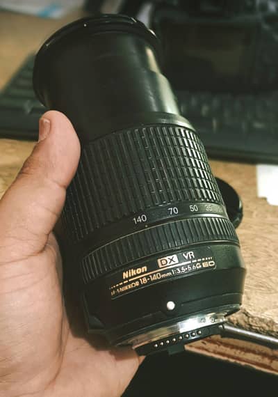 Nikon AF-S DX NIKKOR 18-140mm f/3.5-5.6G ED VR lens