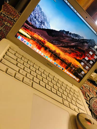 macbook white