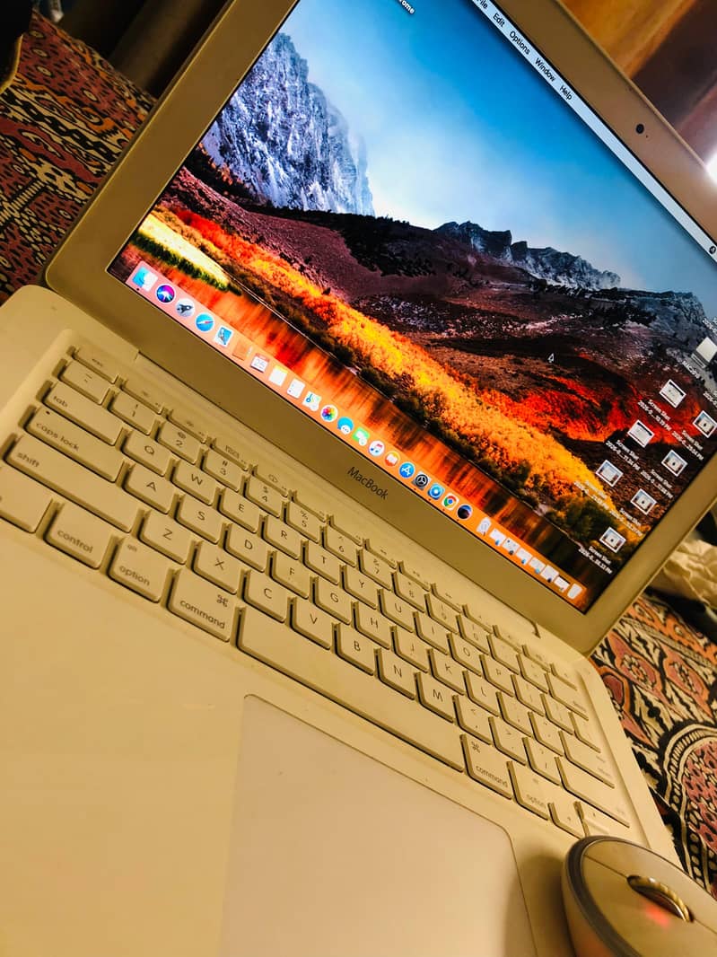 macbook white 0