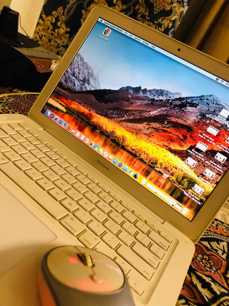 macbook white 1