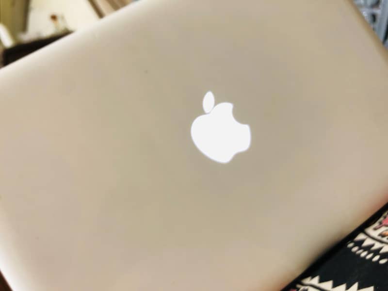 macbook white 2