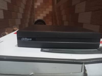 DVR 8 CHANNEL WITH 3TB HARD IN NEAT CONDITION 10/10