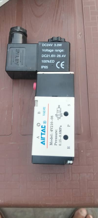 10 AirTAC 4V210-08 DC24V Solenoid Valves Tested Working Lot