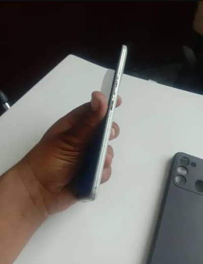 Tecno spark 8c 4+2/128