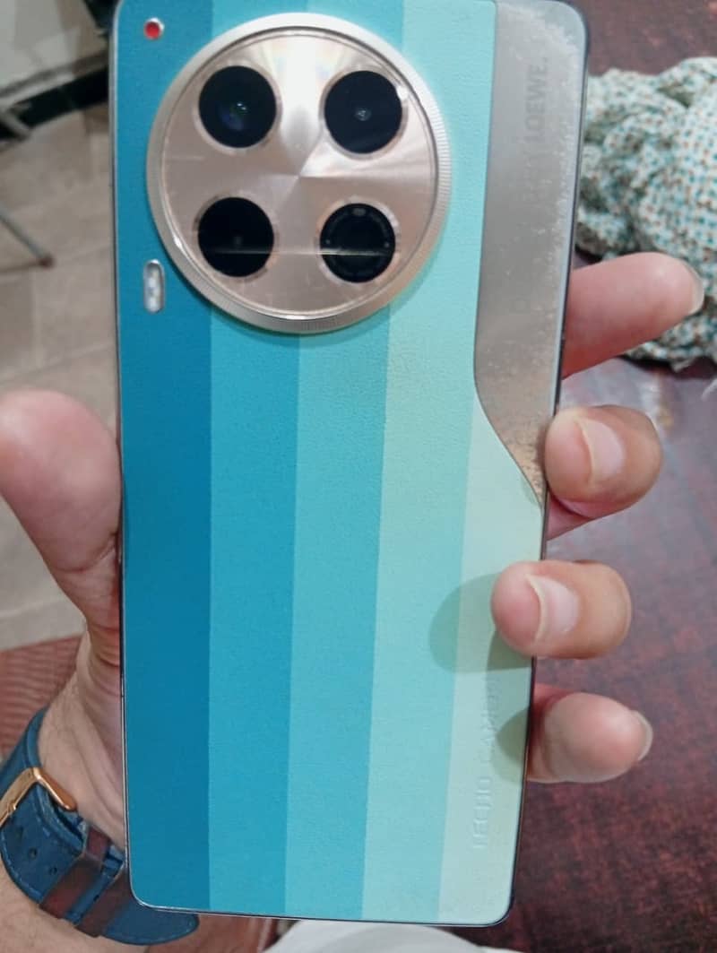 Tecno CAMON 30 0