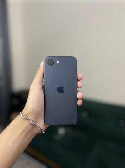 Apple iPhone 16e