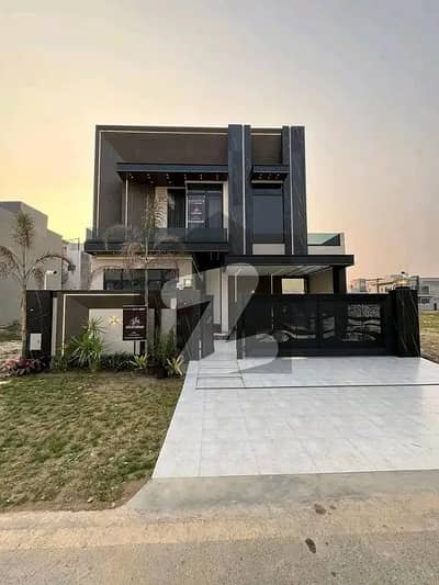 10 Marla House Available For Rent In Jasmine Block Sector C Bahria Town Lahore