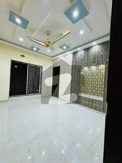 10 Marla House Available For Rent In Janiper Block Sector C Bahria Town Lahore