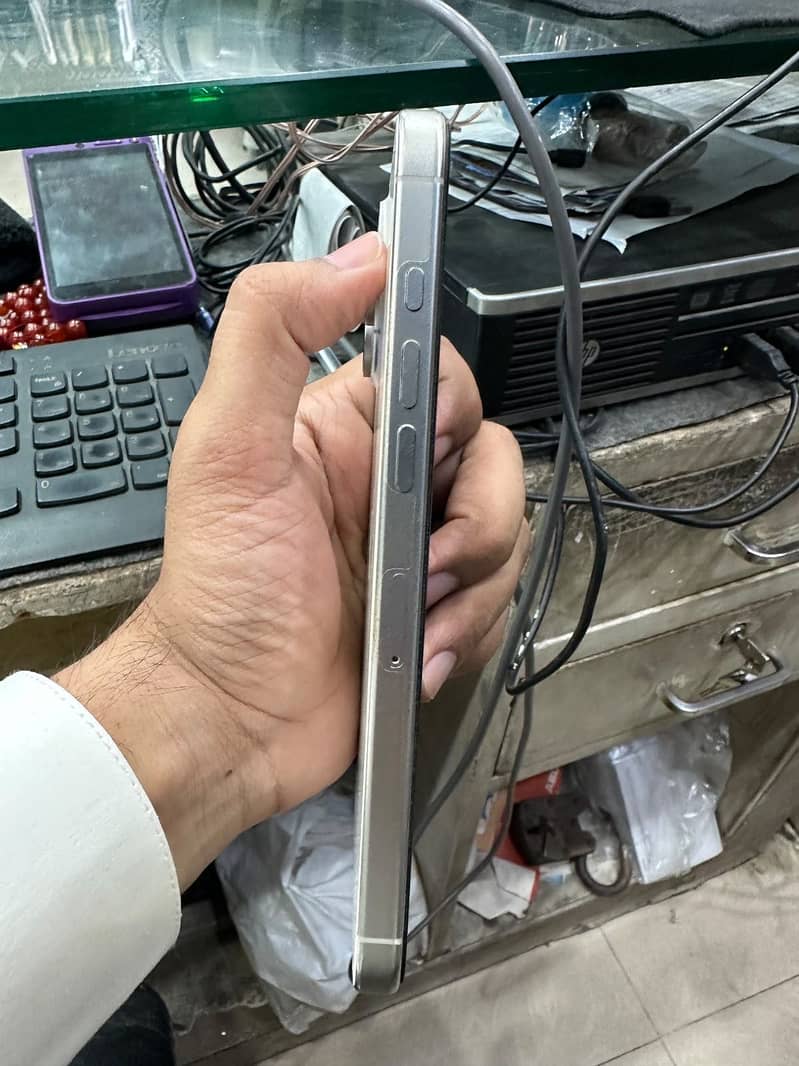Iphone 16 pro max 1