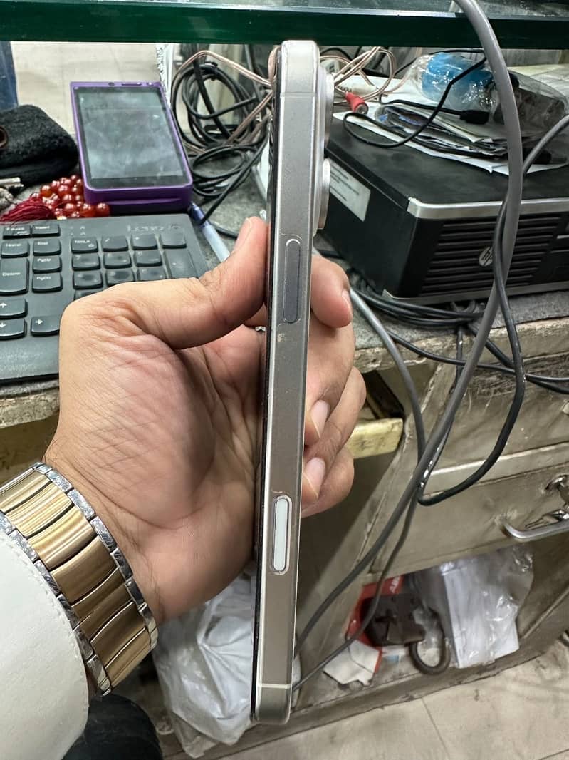 Iphone 16 pro max 4