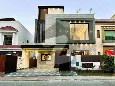 10 Marla House Available For Rent In Overseas B Block Bahria Town Lahore