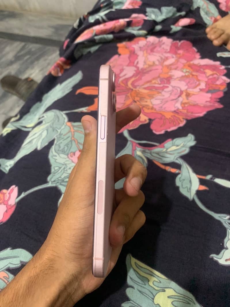 iphone 15 plus 4