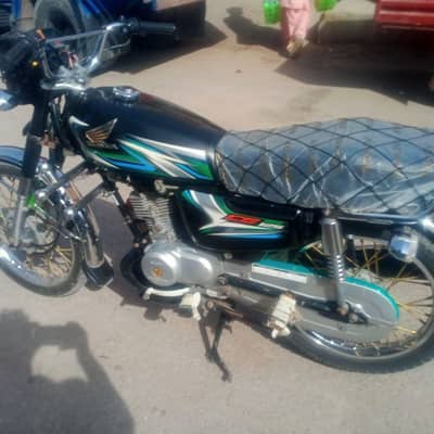 Honda125 model 2023 Karachi number ha urgent sell no sms only phone
