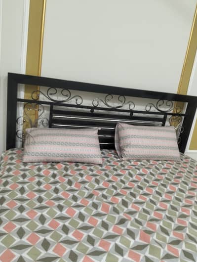 Bed is perfect 10/10 dressing is 8/10