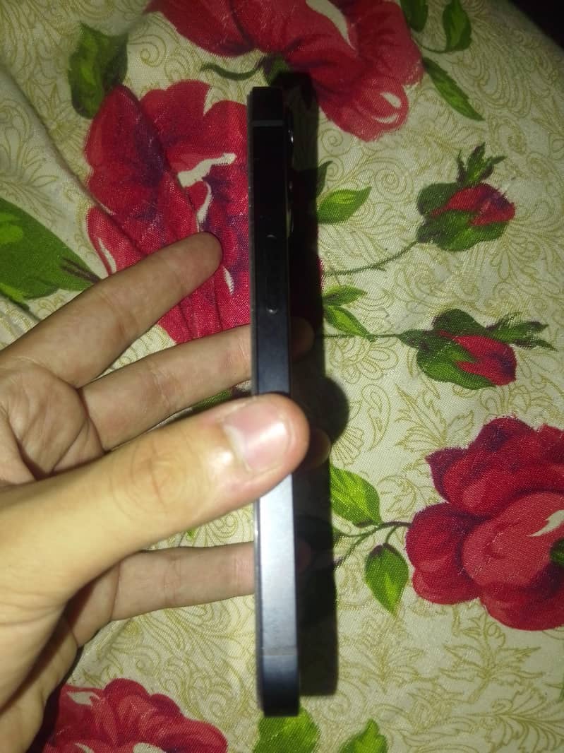 Apple iPhone 13 2