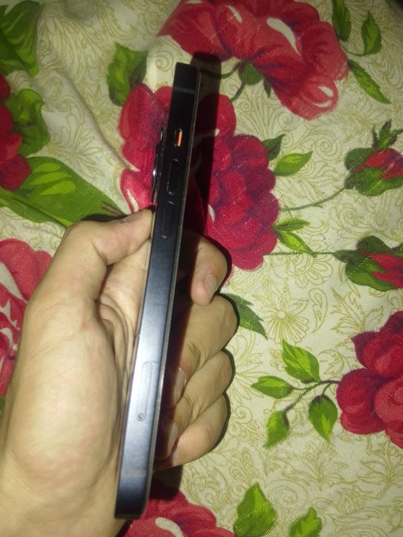 Apple iPhone 13 3