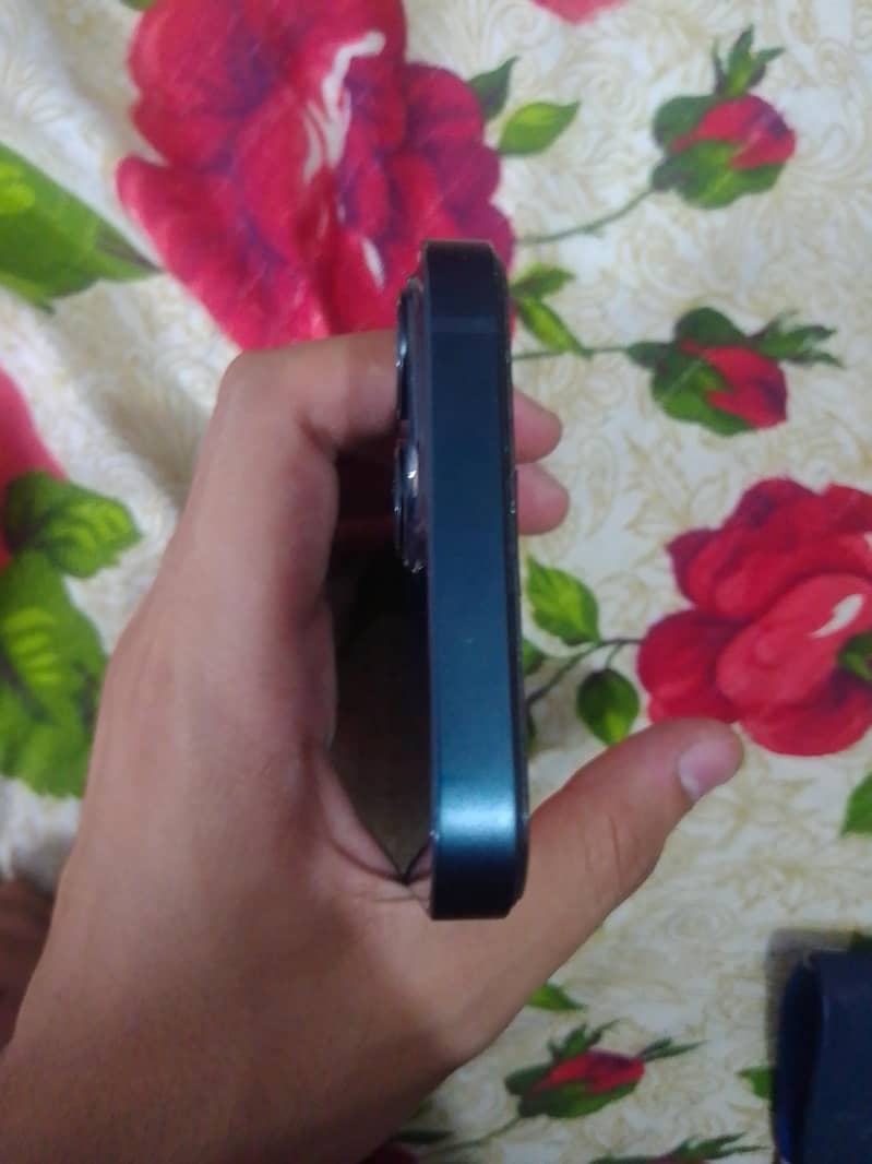 Apple iPhone 13 4