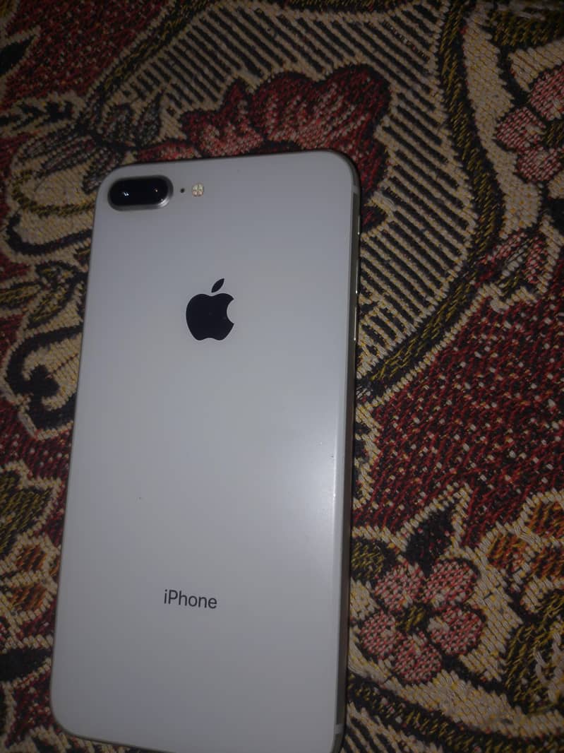 Apple iPhone 8 Plus 1