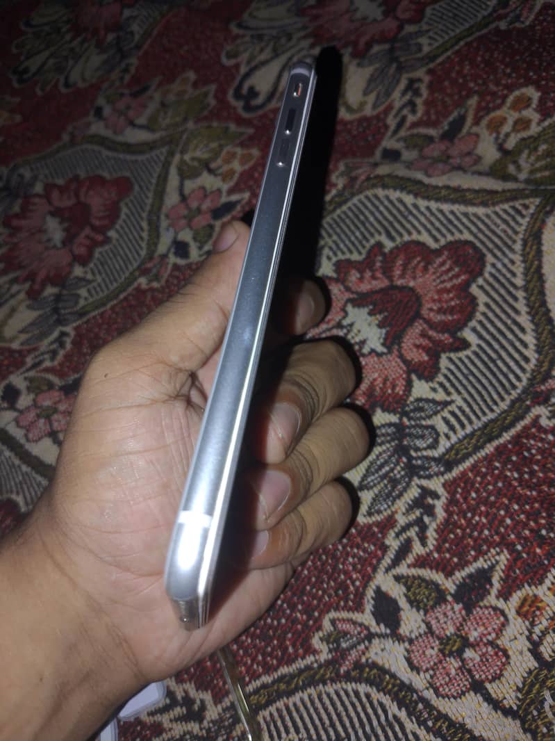 Apple iPhone 8 Plus 3