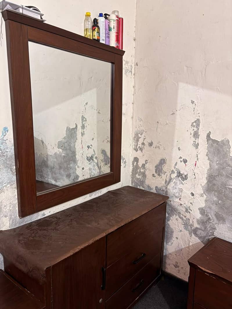 bed or side table or dressing 0