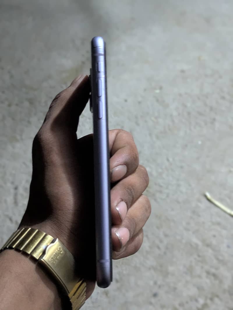 Apple iPhone 11 0