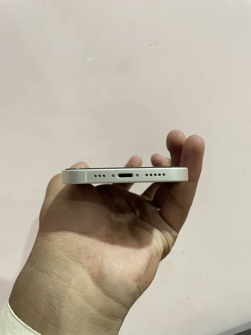 Apple iPhone 13 4