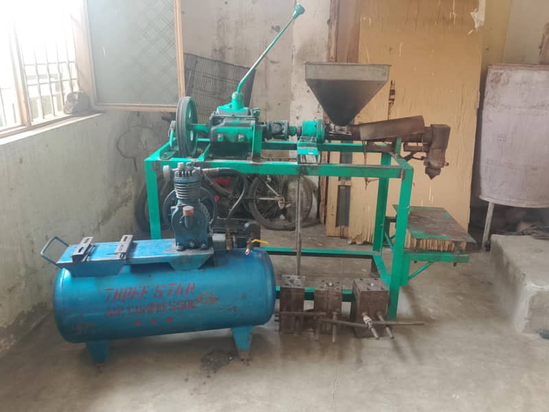 Plastic bottle machine 0