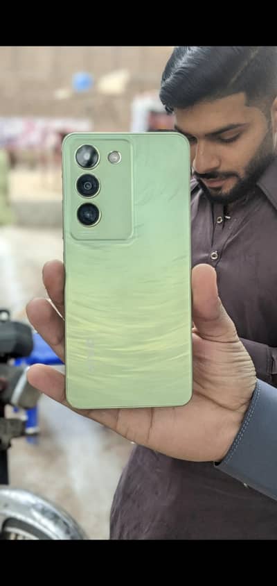 Vivo Y100