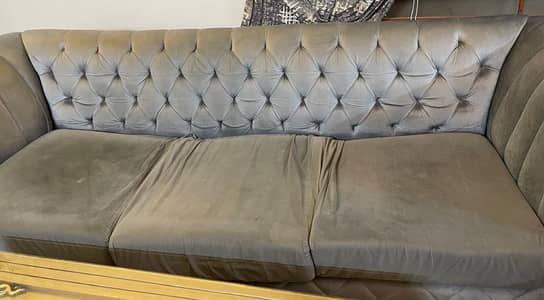 5 seater sofa with one table