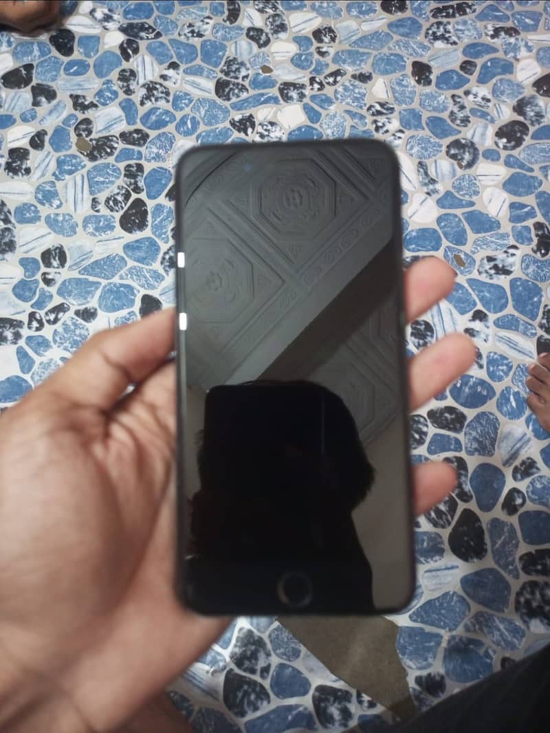 Apple iPhone 7 Plus 0