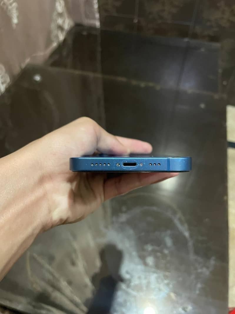Apple iPhone 13 2