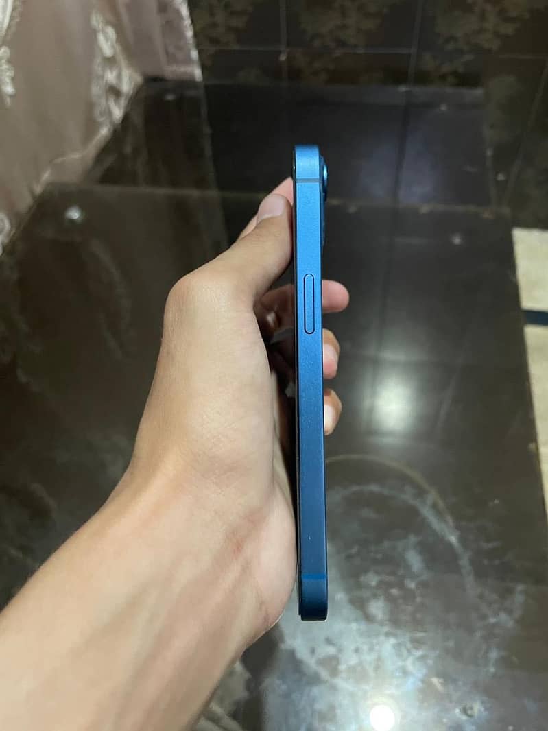 Apple iPhone 13 4