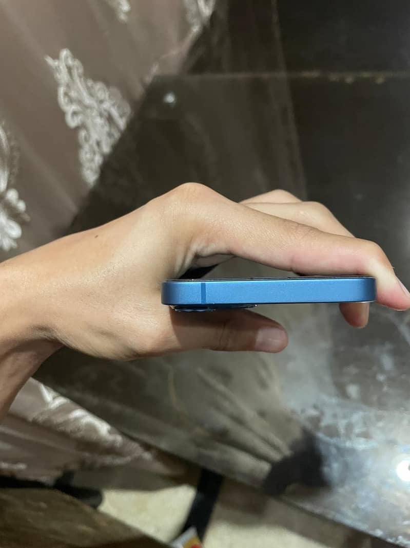 Apple iPhone 13 5