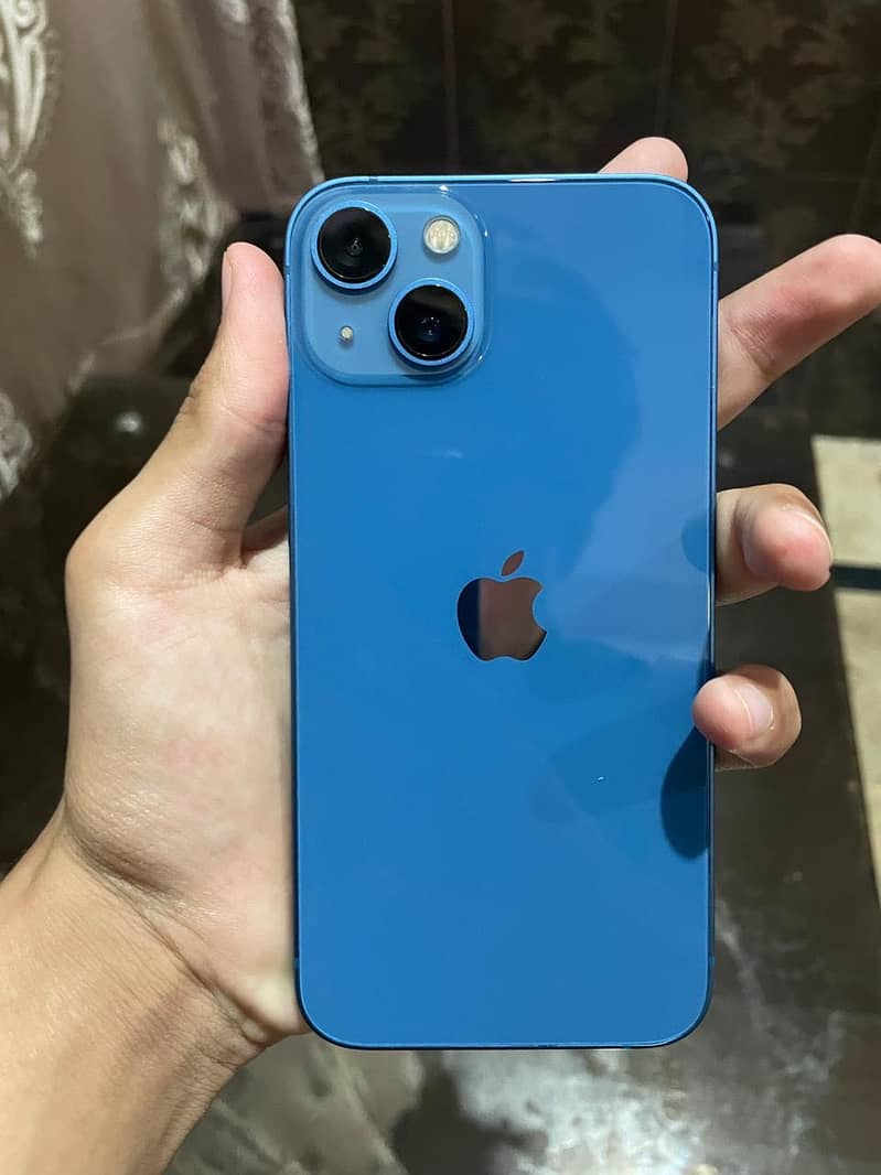 Apple iPhone 13 8