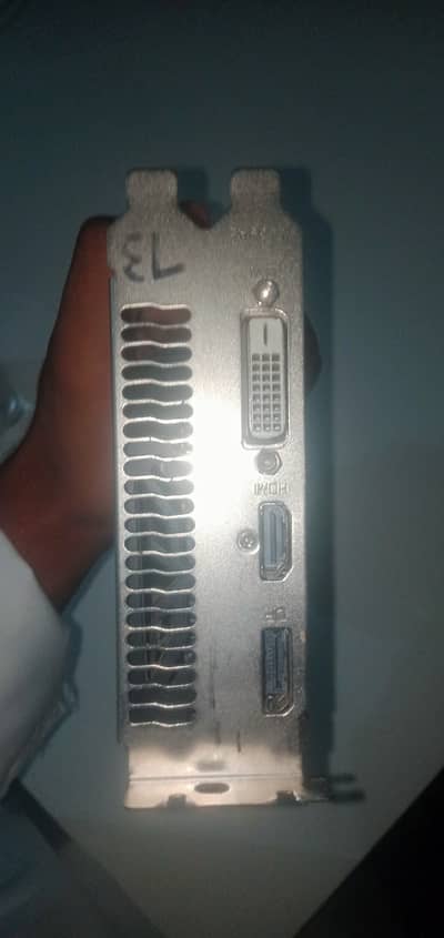 rx 580 8gb ddr5 256 bit.