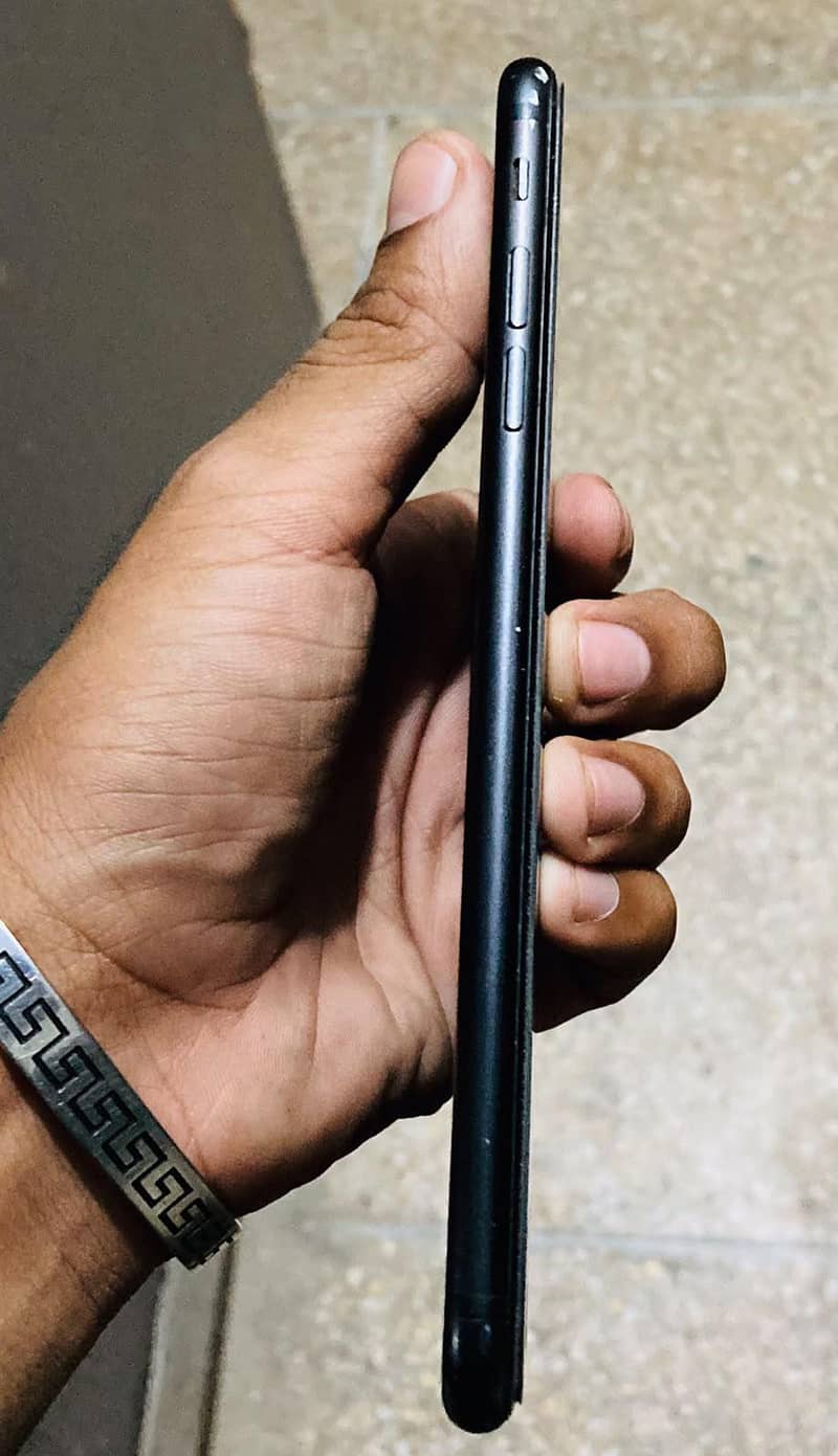 Apple iPhone 7 Plus 1