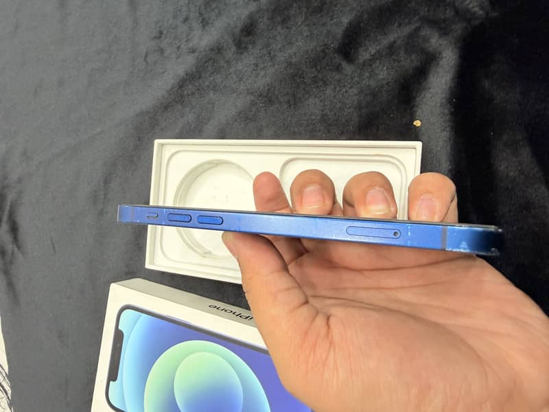 iPhone 12 4