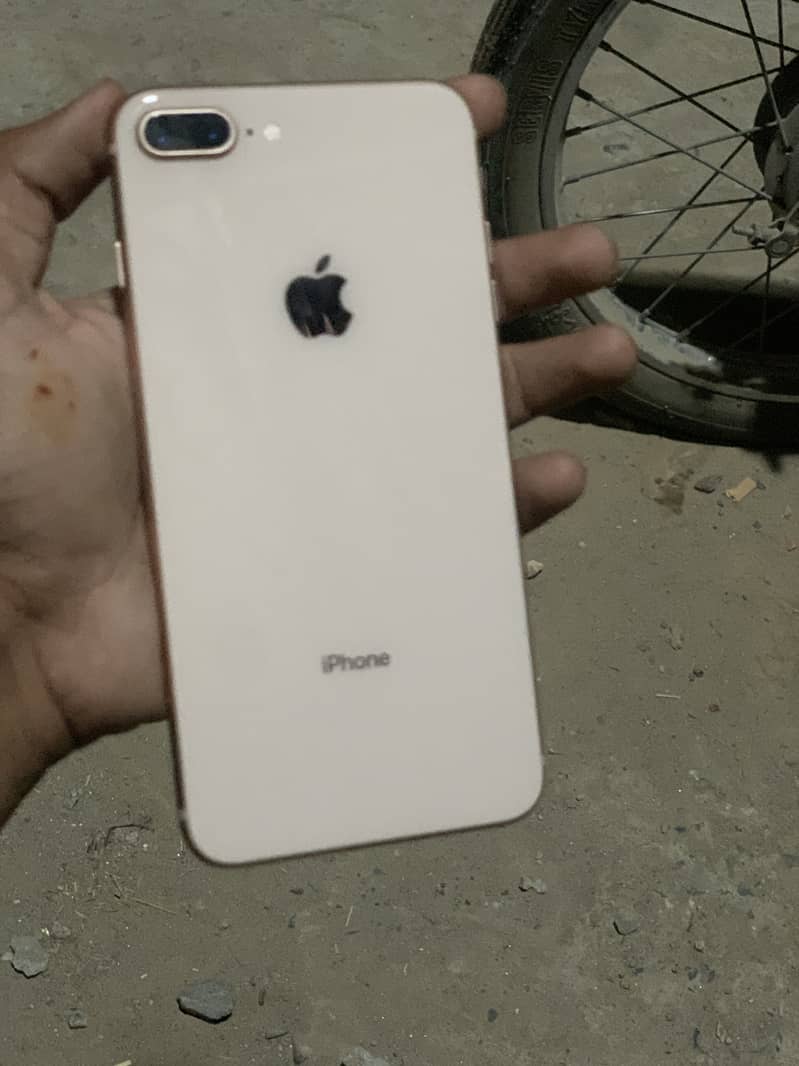 Apple iPhone 8 Plus 3