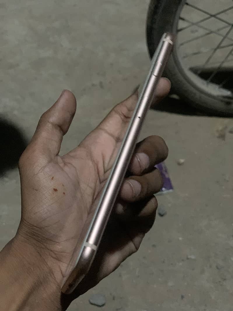 Apple iPhone 8 Plus 5