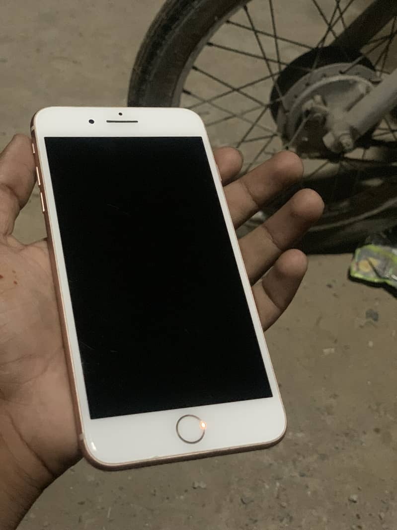 Apple iPhone 8 Plus 6