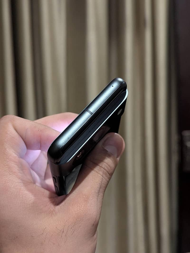 Google Pixel 8 4