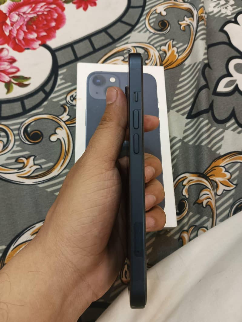 Apple iPhone 13 2