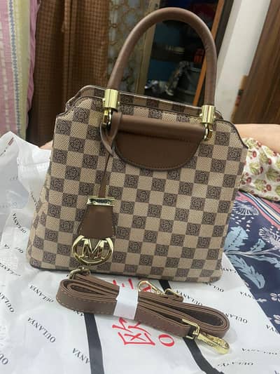 New hand bag with long belt