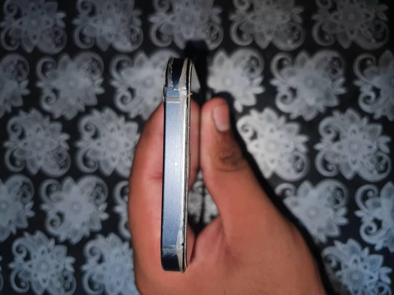 Apple iPhone 12 3