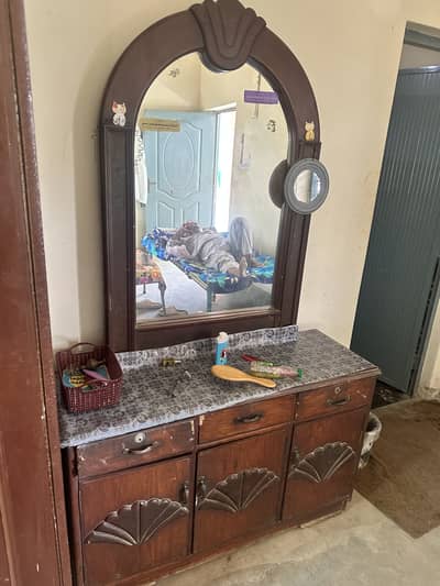 Showcase used for sale