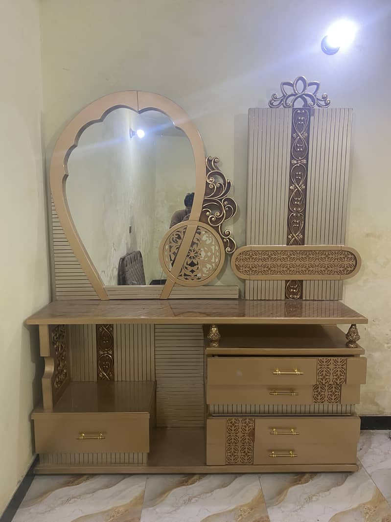 Dressing table 0