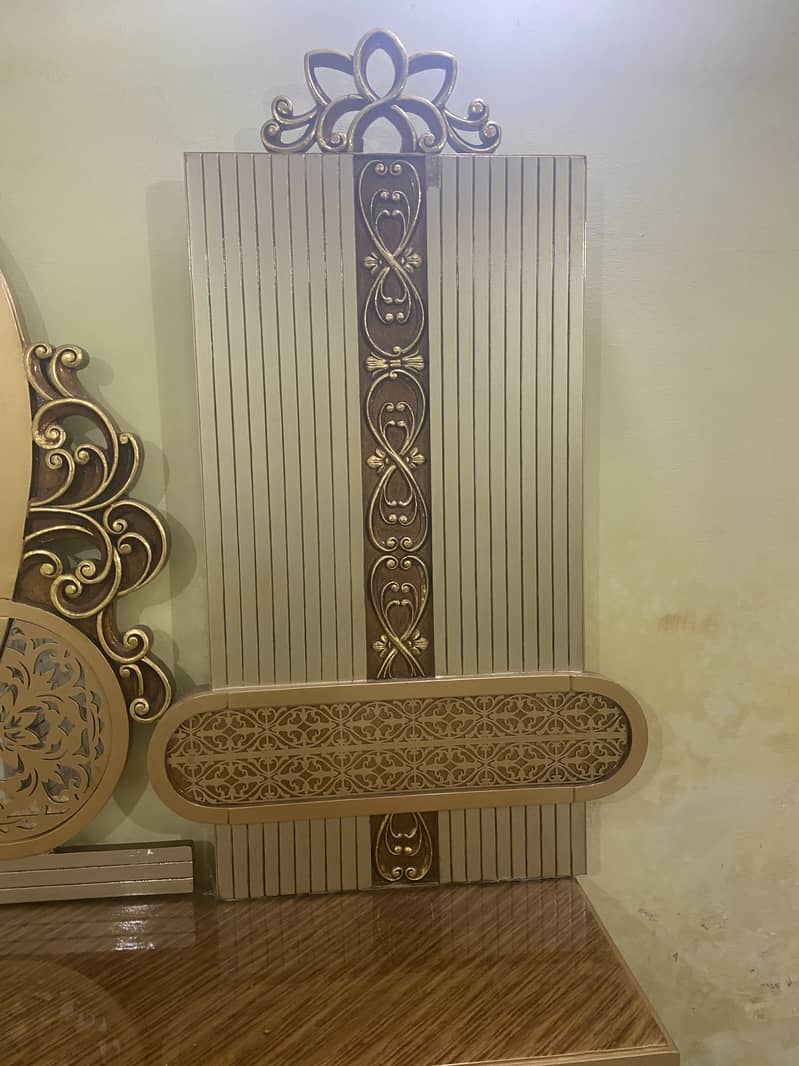 Dressing table 4