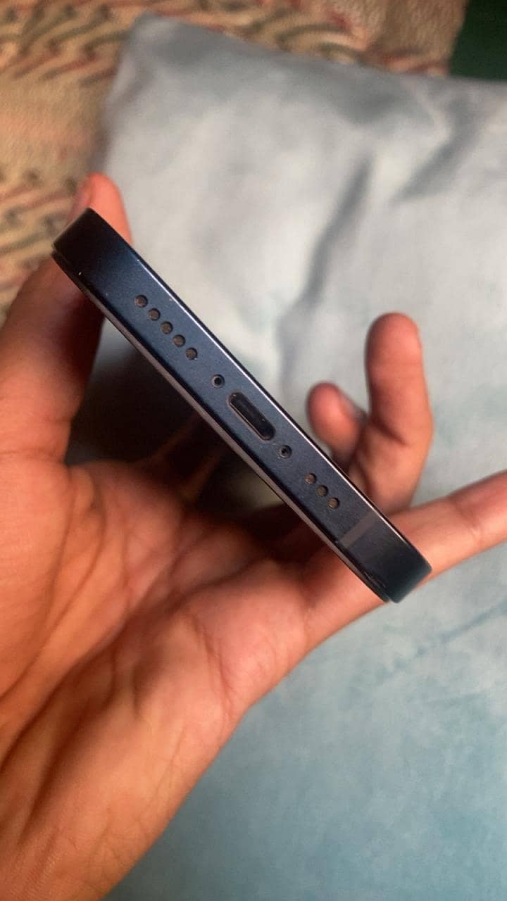 iPhone 13 6